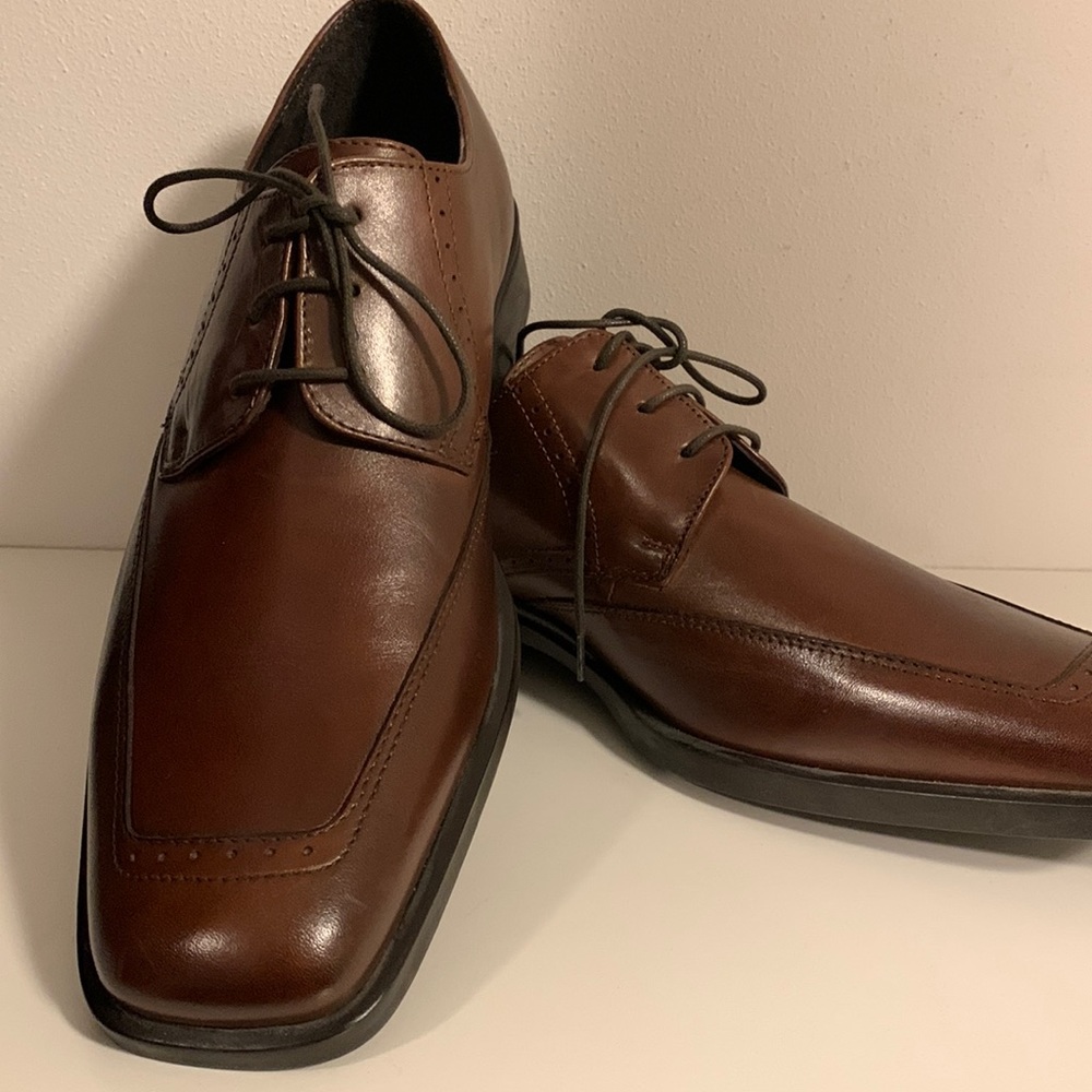 Johnston and Murphy NWOT three outlet lace up
